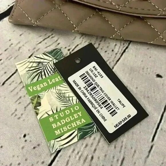 Badgey Mischka Studio Quilted Wallet Clutch Taupe Billfold Purse New with Tag‎ - Picture 6 of 7